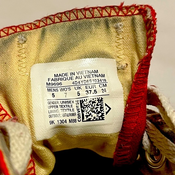 Epic Red Converse (hard to find size) - Picture 3 of 8